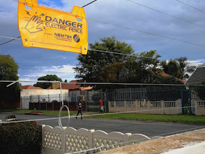 Electric fence warning sign