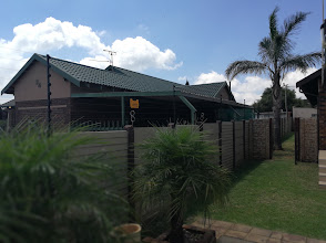 Residential wall-top electric fence